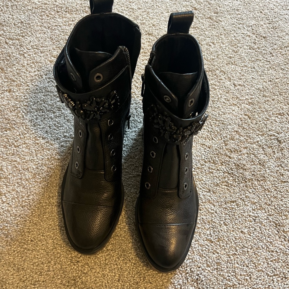 Combat boots w heel and sparkle accent
